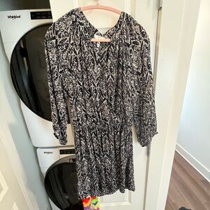 Joie Black and White Patterned Dress. Size large.